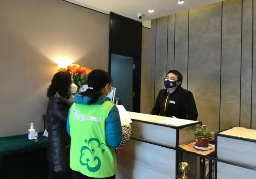 吴群